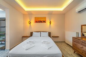 Nakas Suites