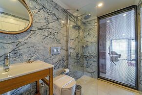 Nakas Suites