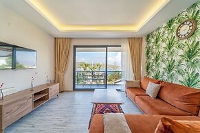 Nakas Suites