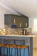 Nakas Suites