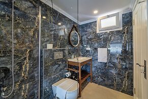 Nakas Suites
