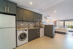 Nakas Suites