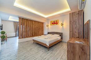 Nakas Suites