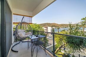 Nakas Suites