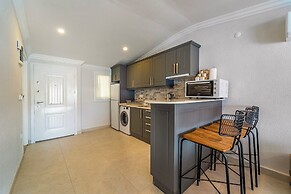 Nakas Suites