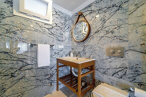 Nakas Suites