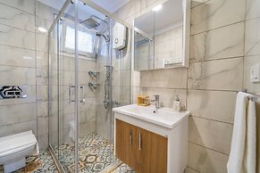 Nakas Suites