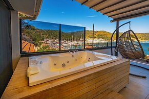 Nakas Suites