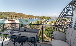 Nakas Suites