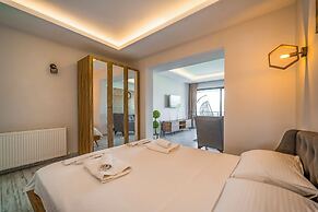 Nakas Suites