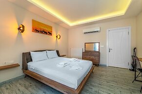 Nakas Suites