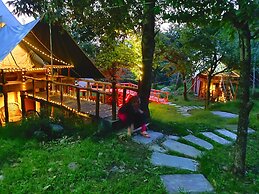 Camp Oak View