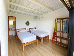 SurfAsana Lodge