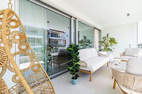 Aelia Chic 2-BR Apt & Balcony in Larnaca