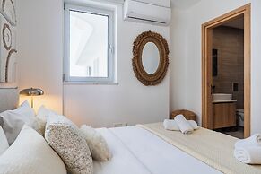 Aelia Chic 2-BR Apt & Balcony in Larnaca