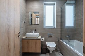 Aelia Chic 2-BR Apt & Balcony in Larnaca