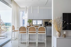 Aelia Chic 2-BR Apt & Balcony in Larnaca