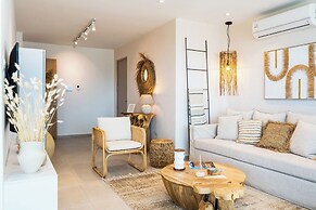 Aelia Chic 2-BR Apt & Balcony in Larnaca