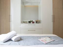 Comfy - 1BR Apt W Pool & Gym in Gemmayze