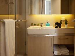 Comfy - 1BR Apt W Pool & Gym in Gemmayze