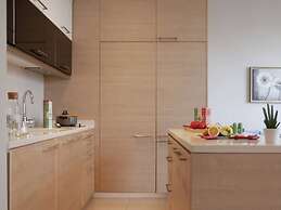 Comfy - 1BR Apt W Pool & Gym in Gemmayze