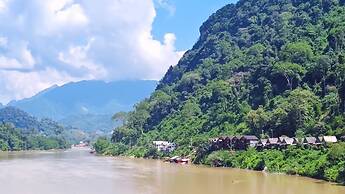Dokchampa River View Villa