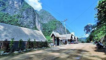 Dokchampa River View Villa