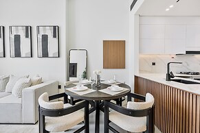 PVH - Elegant 1BR - Binghatti House