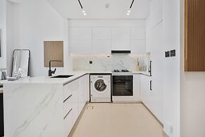 PVH - Elegant 1BR - Binghatti House