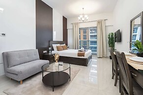 Business Bay Chic Studio for 3 in a Great Location
