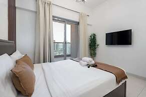 Business Bay Chic Studio for 3 in a Great Location