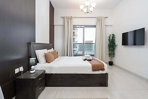 Business Bay Chic Studio for 3 in a Great Location