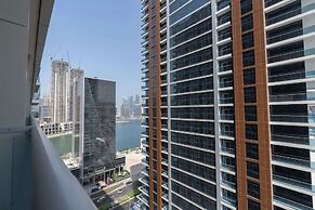 Business Bay Chic Studio for 3 in a Great Location