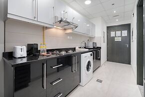 Business Bay Chic Studio for 3 in a Great Location