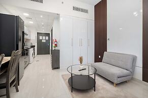 Business Bay Chic Studio for 3 in a Great Location