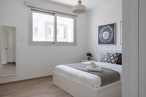 Valleria - 2 BR Apt W Pool in Larnaca