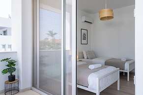 Valleria - 2 BR Apt W Pool in Larnaca