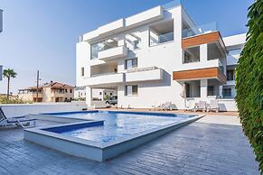 Valleria - 2 BR Apt W Pool in Larnaca