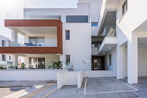 Valleria - 2 BR Apt W Pool in Larnaca