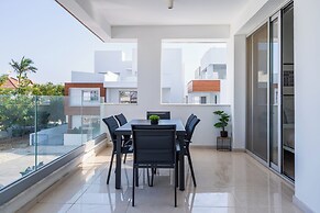 Valleria - 2 BR Apt W Pool in Larnaca