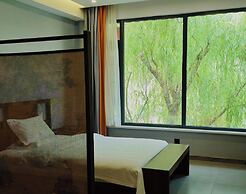 Qichi Waterfront B&B Hotel