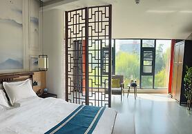 Qichi Waterfront B&B Hotel