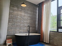 Qichi Waterfront B&B Hotel