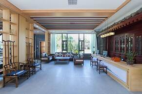 Qichi Waterfront B&B Hotel