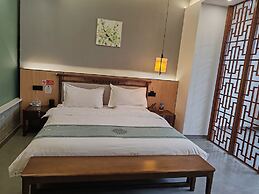 Qichi Waterfront B&B Hotel