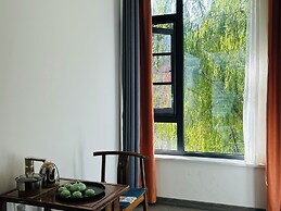 Qichi Waterfront B&B Hotel