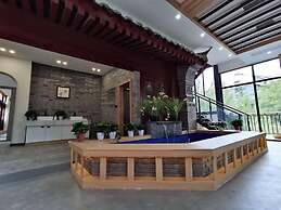 Qichi Waterfront B&B Hotel