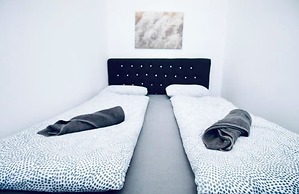 Charming 3BR Apt Close to Augarten Park