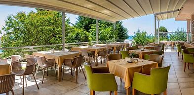 Sandy bay hotel