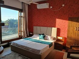 Aarav Hotel
